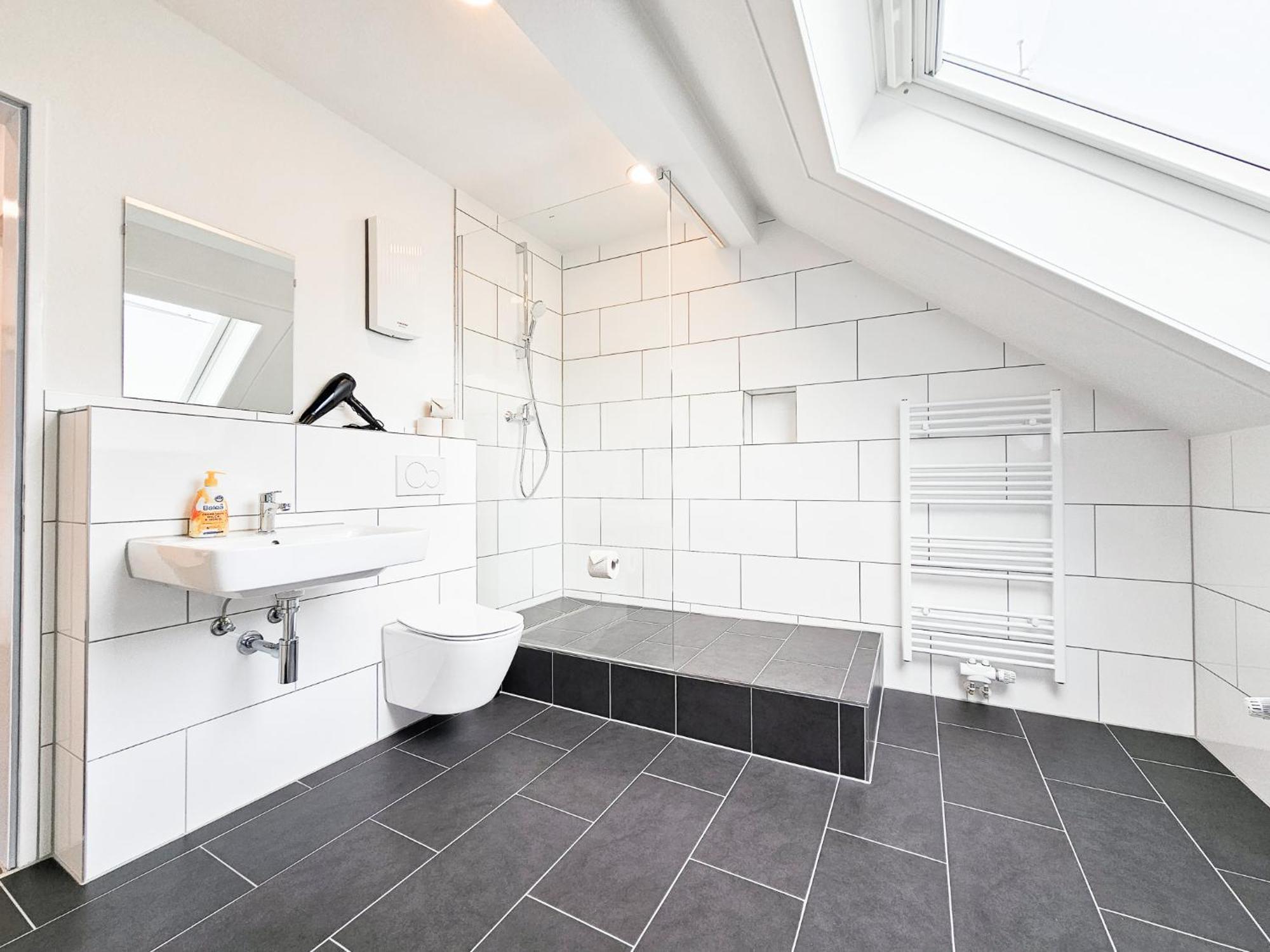 Raj Living - City Center Apartments With 5 Rooms - 10 Min Messe Dus Düsseldorf Dış mekan fotoğraf